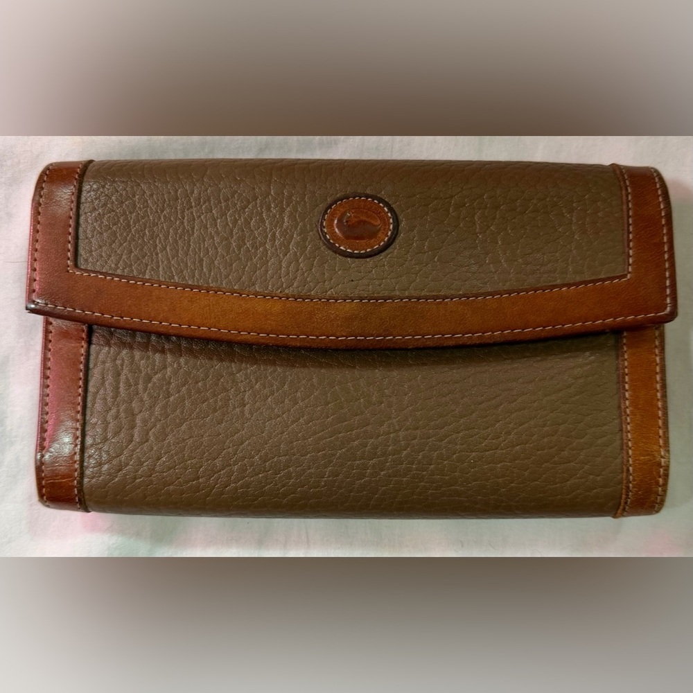 VTG Brown/Tan Leather Dooney & Bourke Wallet-7" Wide Kiss Lock Coin Holder